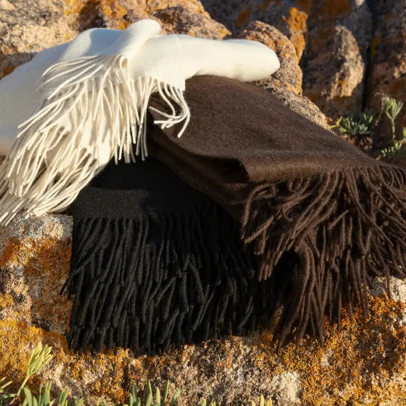 Nomad Yak Decken in braun, weiß und schwarz 